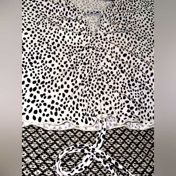 Altar’d State - XS Synched Front Crop Top - B&W Leopard Print - Lettuce Edge Hem - Picture 5 of 8